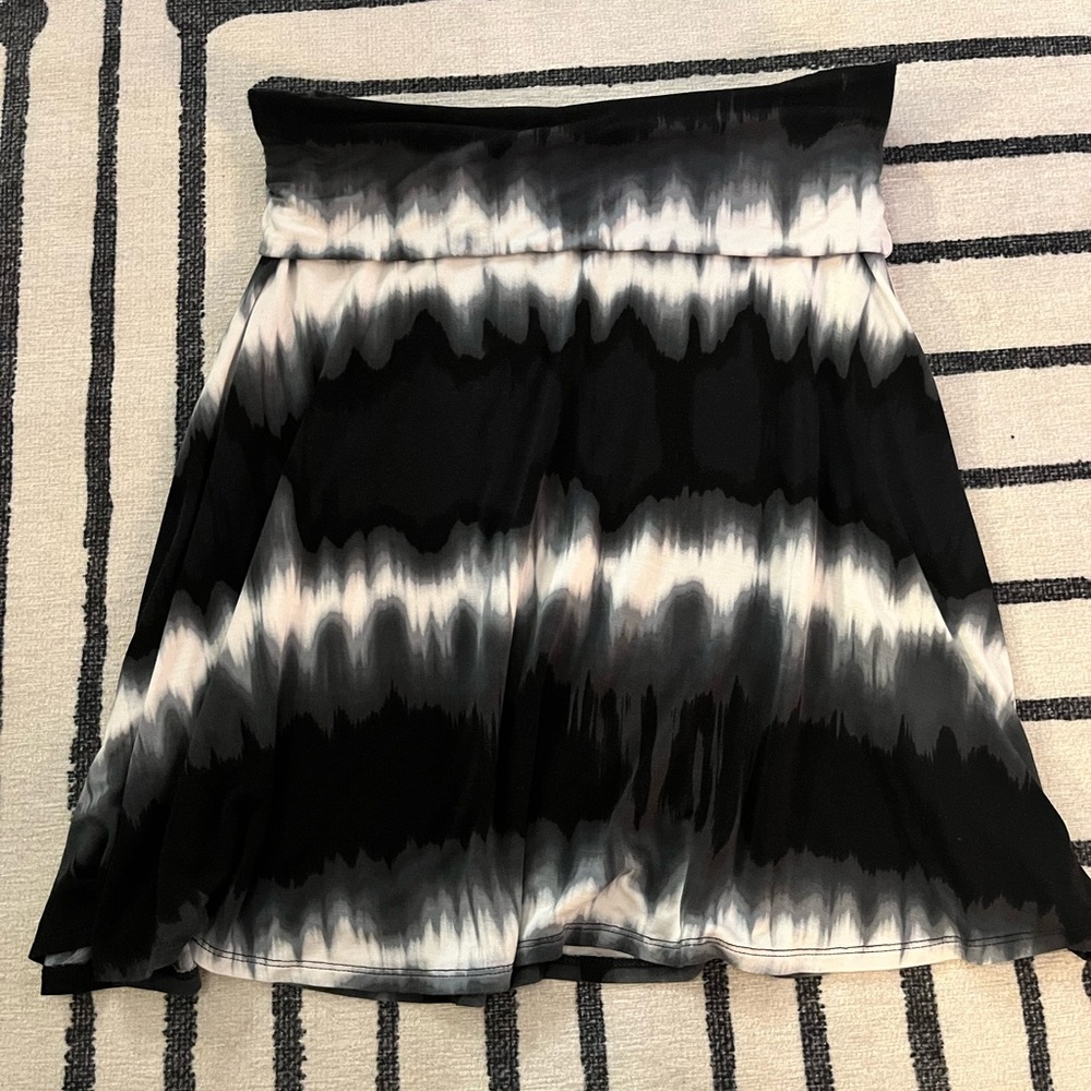 Black, gray, and white tie dye spandex skirt